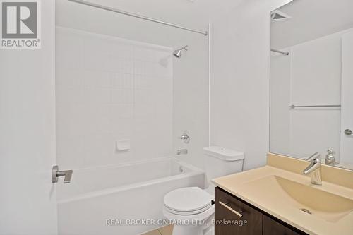 1922 - 135 Village Green Square, Toronto, ON - Indoor Photo Showing Bathroom