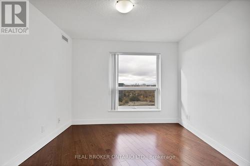 1922 - 135 Village Green Square, Toronto, ON - Indoor Photo Showing Other Room