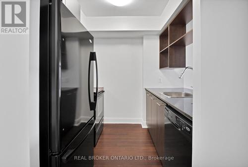 1922 - 135 Village Green Square, Toronto, ON - Indoor Photo Showing Kitchen