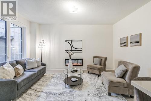 305 Coronation Road, Whitby, ON - Indoor Photo Showing Living Room