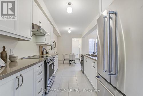 305 Coronation Road, Whitby, ON - Indoor Photo Showing Kitchen With Upgraded Kitchen