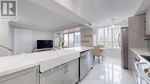 503 - 9015 Leslie Street, Richmond Hill, ON - Indoor Photo Showing Kitchen