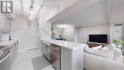 503 - 9015 Leslie Street, Richmond Hill, ON - Indoor Photo Showing Kitchen