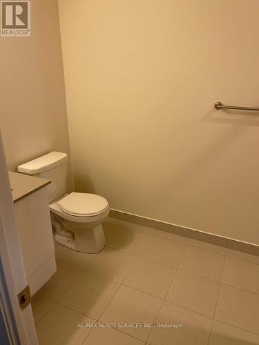 1019 - 35 Watergarden Drive, Mississauga, ON - Indoor Photo Showing Bathroom