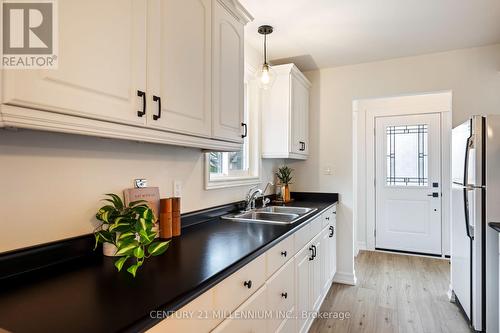 40 Highland Drive, Orangeville, ON - Indoor Photo Showing Kitchen With Double Sink