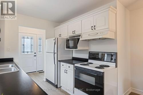 40 Highland Drive, Orangeville, ON - Indoor Photo Showing Kitchen With Double Sink