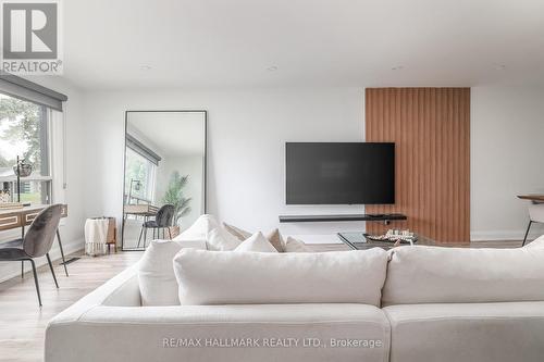 183 Willowridge Road, Toronto, ON - Indoor Photo Showing Living Room