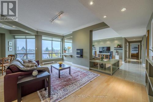 502 - 250 Sydenham Street, London, ON - Indoor Photo Showing Living Room