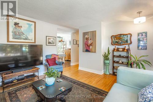 24 Thorncrest Crescent, London, ON - Indoor Photo Showing Living Room