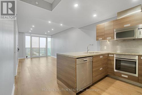 1515 - 90 Park Lawn Road, Toronto, ON - Indoor Photo Showing Kitchen