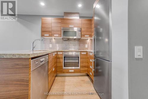 1515 - 90 Park Lawn Road, Toronto, ON - Indoor Photo Showing Kitchen