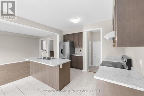 8620 Pawpaw Lane, Niagara Falls, ON - Indoor Photo Showing Kitchen With Double Sink