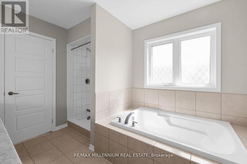 8620 Pawpaw Lane, Niagara Falls, ON - Indoor Photo Showing Bathroom