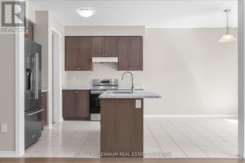 8620 Pawpaw Lane, Niagara Falls, ON - Indoor Photo Showing Kitchen