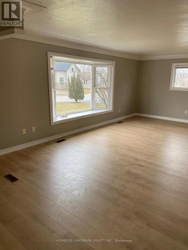 28 West Avenue, Hamilton, ON - Indoor Photo Showing Other Room