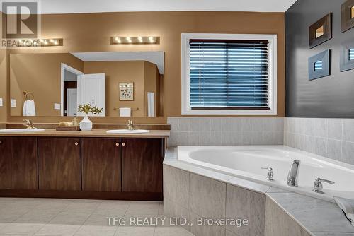 606 Oldman Road, Oshawa (Eastdale), ON - Indoor Photo Showing Bathroom