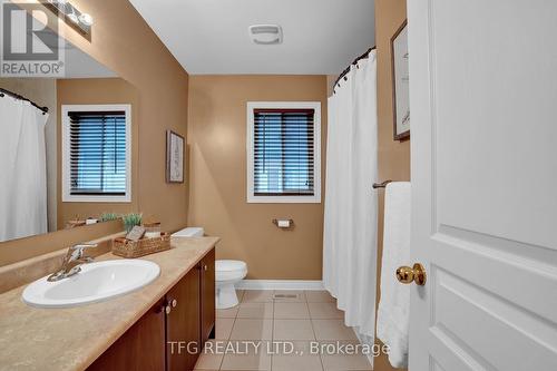 606 Oldman Road, Oshawa (Eastdale), ON - Indoor Photo Showing Bathroom