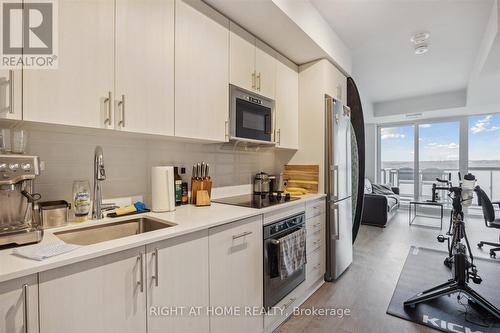 1806 - 2550 Simcoe Street N, Oshawa (Windfields), ON - Indoor Photo Showing Kitchen With Upgraded Kitchen