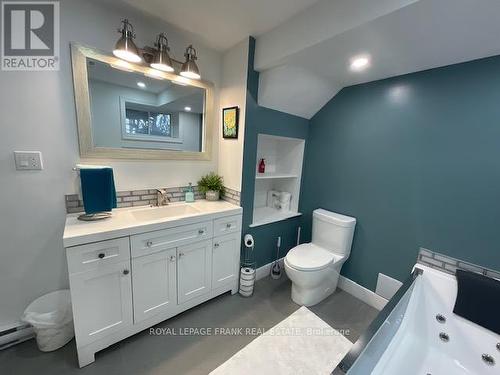 9 Locust Lane, Curve Lake First Nation 35 (Curve Lake First Nation), ON - Indoor Photo Showing Bathroom