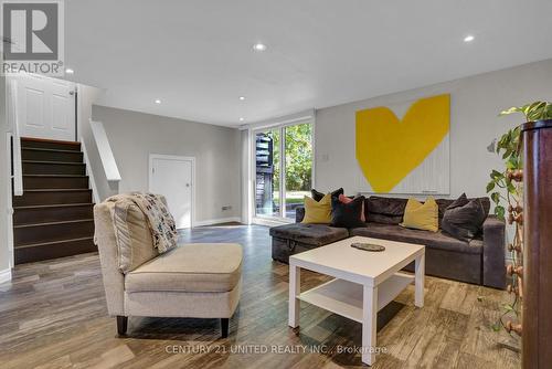 1186 Cartier Boulevard, Peterborough (Northcrest), ON - Indoor Photo Showing Living Room