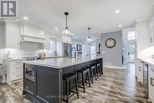 25 Beaver Street, Halton Hills, ON - Indoor Photo Showing Kitchen With Upgraded Kitchen