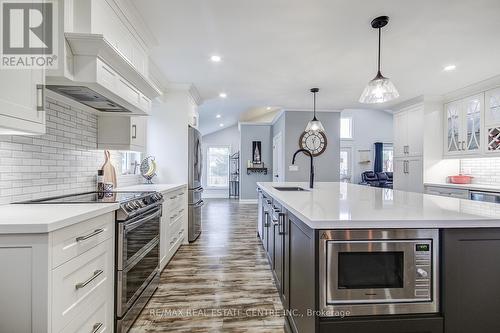 25 Beaver Street, Halton Hills, ON - Indoor Photo Showing Kitchen With Upgraded Kitchen