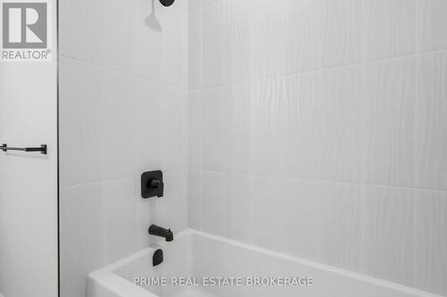 51 - 10 Coastal Crescent, Lambton Shores (Grand Bend), ON - Indoor Photo Showing Bathroom