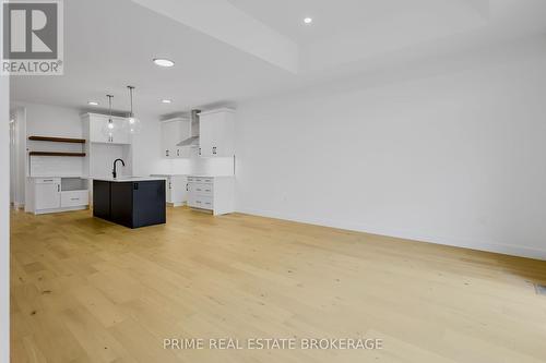 51 - 10 Coastal Crescent, Lambton Shores (Grand Bend), ON - Indoor Photo Showing Kitchen