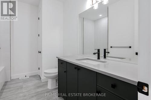 51 - 10 Coastal Crescent, Lambton Shores (Grand Bend), ON - Indoor Photo Showing Bathroom