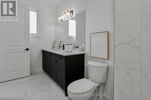 49 - 14 Coastal Crescent, Lambton Shores (Grand Bend), ON - Indoor Photo Showing Bathroom