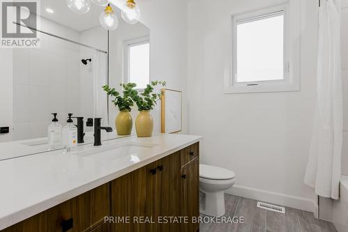 49 - 14 Coastal Crescent, Lambton Shores (Grand Bend), ON - Indoor Photo Showing Bathroom