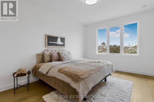 49 - 14 Coastal Crescent, Lambton Shores (Grand Bend), ON - Indoor Photo Showing Bedroom