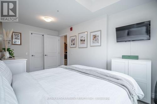 208 - 40 Esplanade Lane, Grimsby, ON - Indoor Photo Showing Bedroom