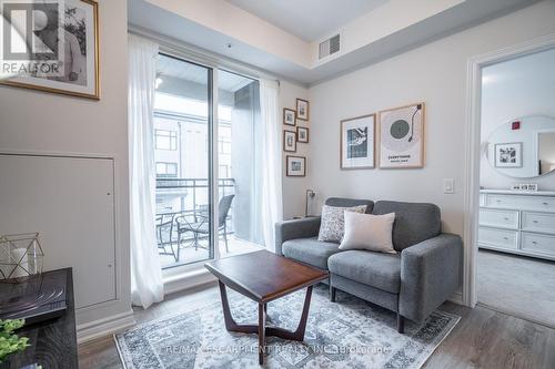 208 - 40 Esplanade Lane, Grimsby, ON - Indoor Photo Showing Living Room