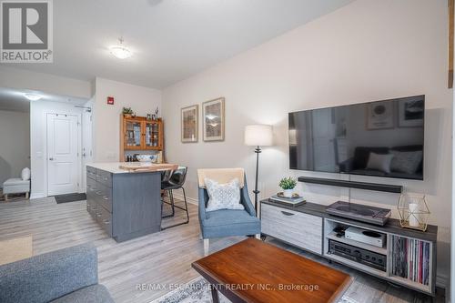 208 - 40 Esplanade Lane, Grimsby, ON - Indoor Photo Showing Living Room