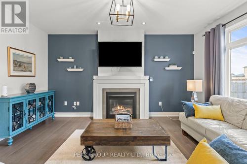 28 Venture Way, Thorold (560 - Rolling Meadows), ON - Indoor Photo Showing Living Room With Fireplace