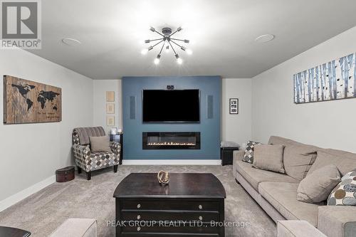 28 Venture Way, Thorold (560 - Rolling Meadows), ON - Indoor Photo Showing Living Room With Fireplace