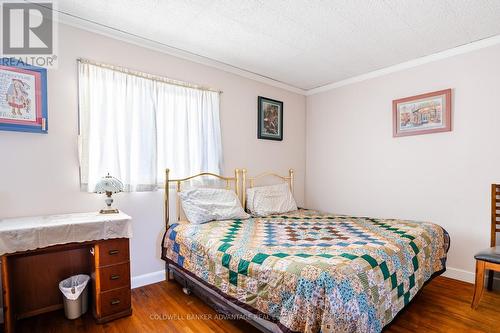 1563 Thompson Road, Fort Erie (331 - Bowen), ON - Indoor Photo Showing Bedroom