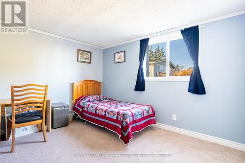 1563 Thompson Road, Fort Erie (331 - Bowen), ON - Indoor Photo Showing Bedroom