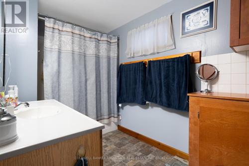 1563 Thompson Road, Fort Erie (331 - Bowen), ON - Indoor Photo Showing Bathroom