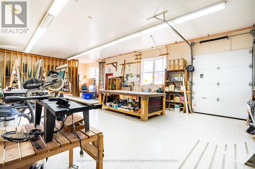 1563 Thompson Road, Fort Erie (331 - Bowen), ON - Indoor Photo Showing Garage