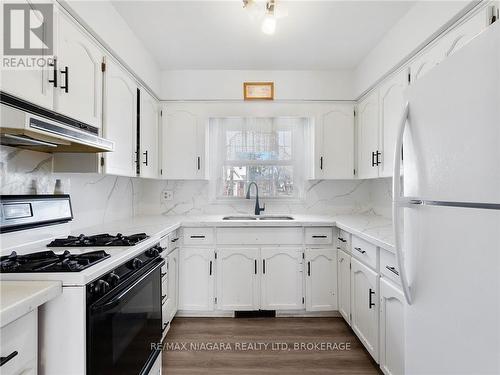 327 Darling Street, Brantford, ON - Indoor Photo Showing Kitchen With Double Sink