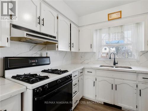 327 Darling Street, Brantford, ON - Indoor Photo Showing Kitchen With Double Sink