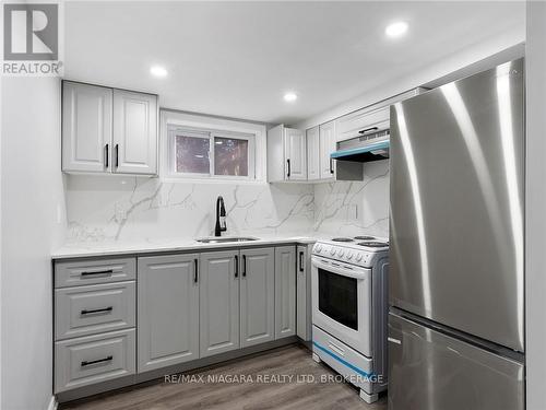 327 Darling Street, Brantford, ON - Indoor Photo Showing Kitchen