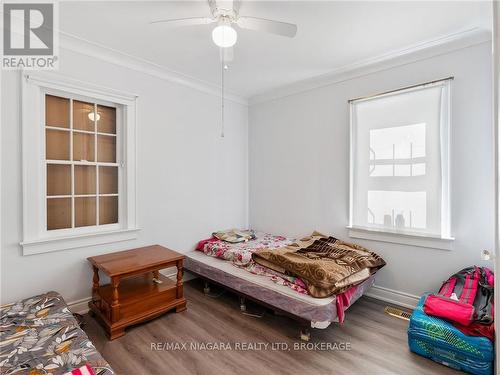 327 Darling Street, Brantford, ON - Indoor Photo Showing Bedroom