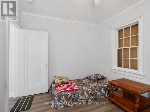 327 Darling Street, Brantford, ON - Indoor Photo Showing Bedroom