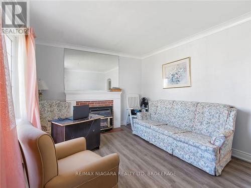 327 Darling Street, Brantford, ON - Indoor Photo Showing Living Room With Fireplace