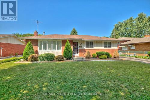 6357 Glengate Street, Niagara Falls (Morrison), ON - Outdoor With Facade