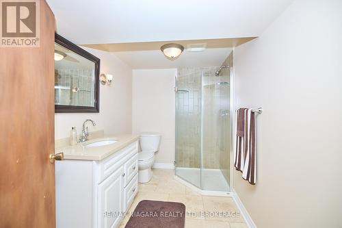 6357 Glengate Street, Niagara Falls (Morrison), ON - Indoor Photo Showing Bathroom