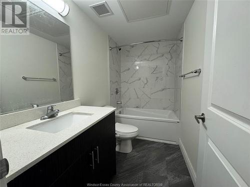 1489 Banwell Road Unit# 326, Windsor, ON - Indoor Photo Showing Bathroom